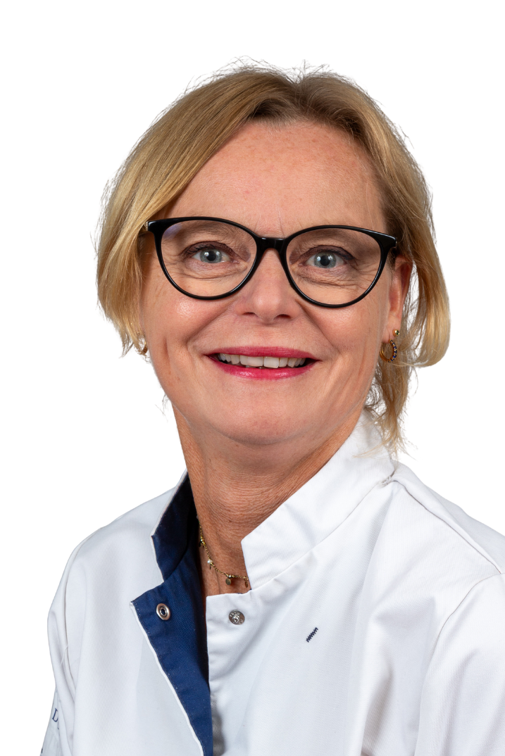 Vrouw in witte doktersjas